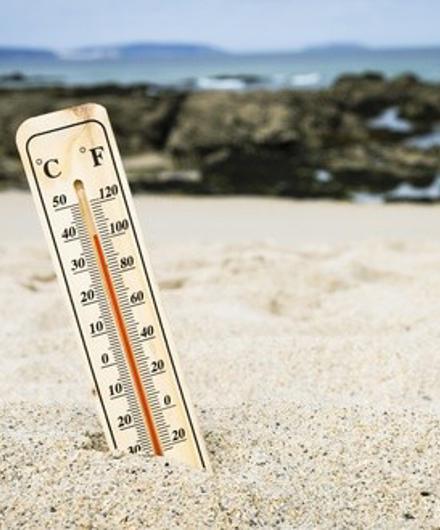 Np Thermometer On The Beach Marking High Temperatures