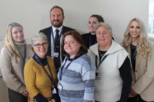 7 Neighbourhood Officers