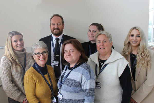 7 Neighbourhood Officers